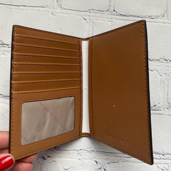 Michael Kors Bedford Travel Passport Wallet - Picture 3 of 3